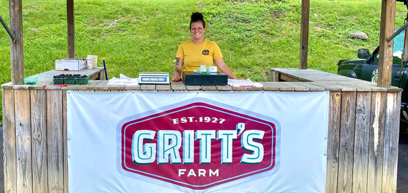 Gritt's Employee Working At Produce Stand
